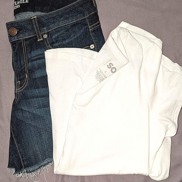 American Eagle Outfitters Pants - American Eagle Shorts W/ Size Large T-Shirt.